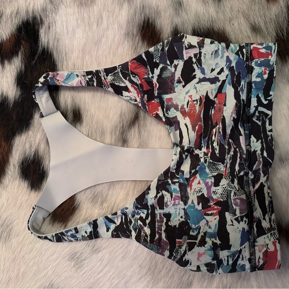 Lululemon Break Free Sports Bra size 2 - Picture 6 of 7